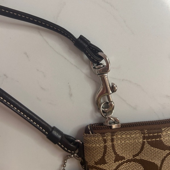 Coach Vintage Wristlet- EUC - Picture 13 of 13